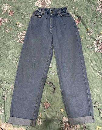 Голубые джинсы