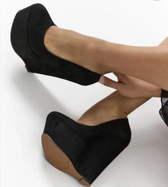 Продам туфли на танкетке