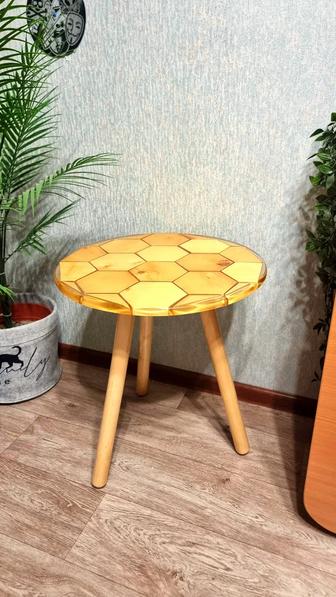 Продам столик из эпоксидной смолы