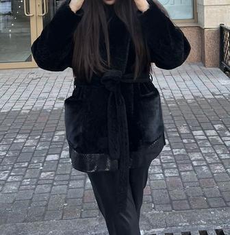 Продается шуба астраган