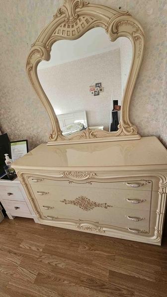 Комод с зеркалом