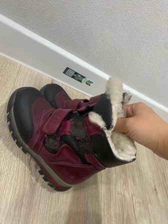 Продам зимние ботинки детские для девочек