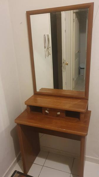 Продаю, прихожая с зеркалом