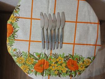 Ножи столовые,новые-два комплекта.