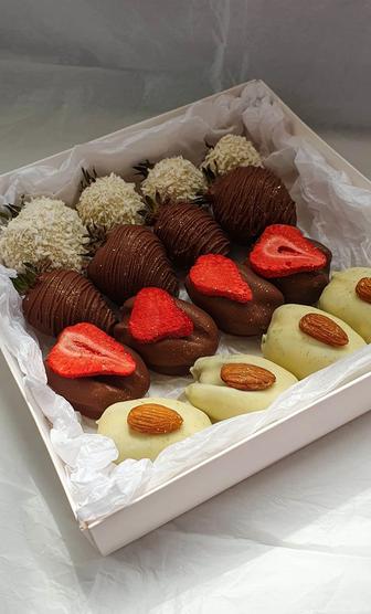 финики, клубники в шоколаде, торты и блины с начинками