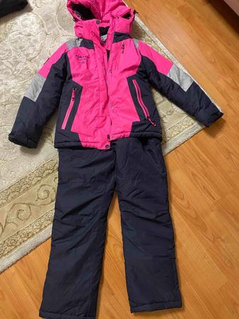 Продам горнолыжный костюм на девочку