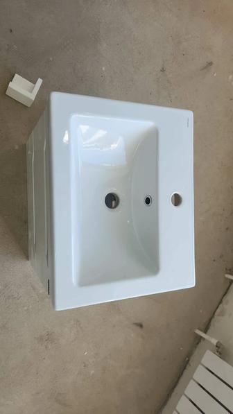 Продам керамическую раковину с навесной тумбой в ванную