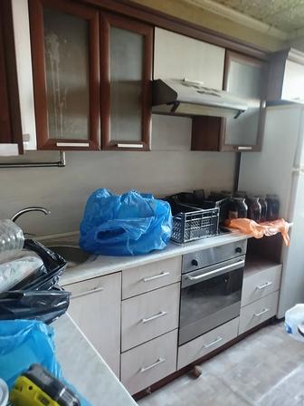 Продаю кухонный гарнитур вместе с газовой плитой, в хорошем состоянии