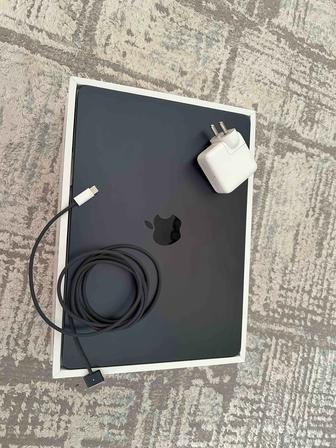 MacBook air 13.6 M2 (8GB unified memory, 256GB SSD)