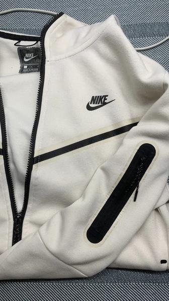 продаю nike tech fleece