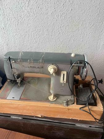 Швейная машинка Чайка