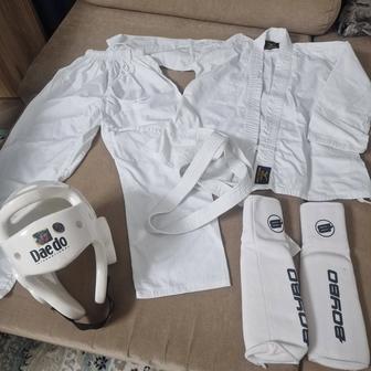 Продам кимоно, шлем, нарукавники