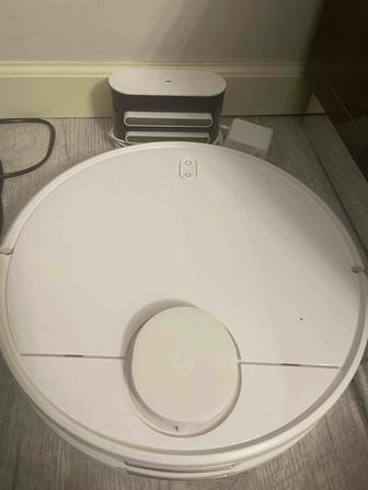 Продаю робот пылесос Xiaomi Mi Robot Vacuum Mop P