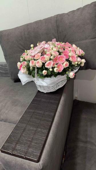 Продам свежие цветы в корзине