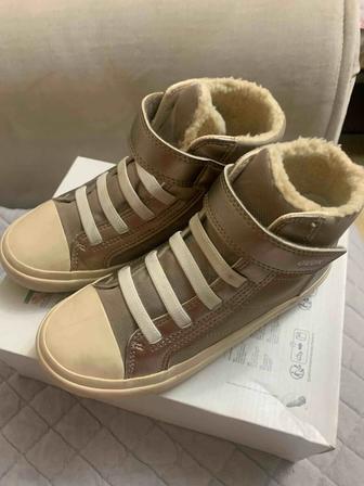 Продам полуботинки демисезонные фирмы Geox размер 31 для девочки