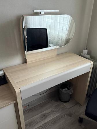 Туалетный столик