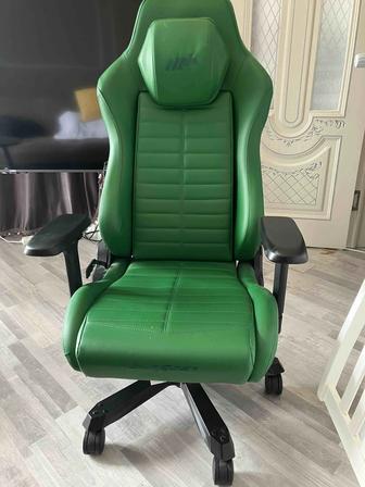 Продаю кресло DxRacer