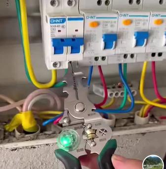 Многофункциональный инструмент (стриппер) для зачистки проводов