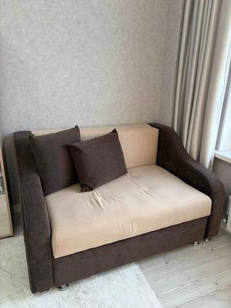 Продам диван коричневый 140см