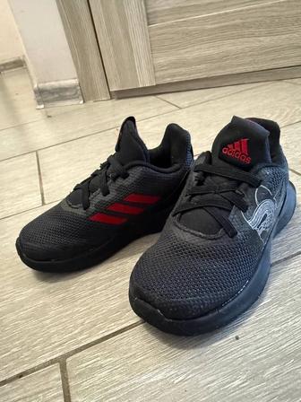 Кроссовки adidas Star Wars в отличном состоянии