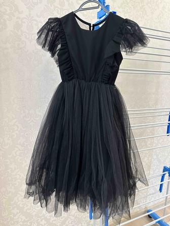 Продается платье на девочку 140 размер