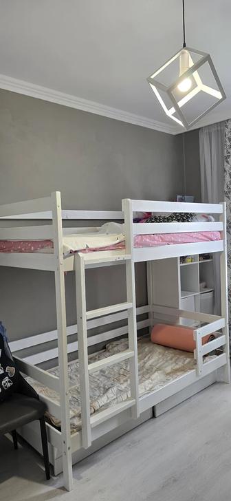 Продам двух этажную кровать.