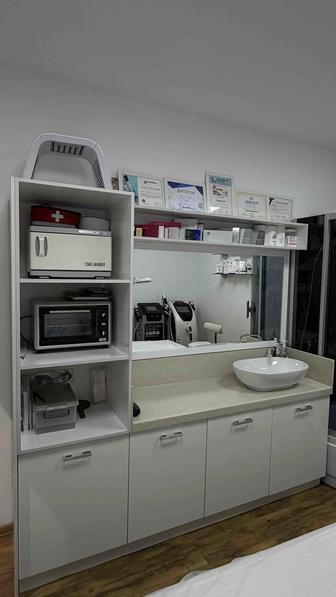 Стеллаж. Стенка с я щиками и столешницей