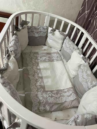 Детская кроватка с бортиками