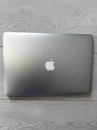 Продам Macbook Air A1466 в отличном состоянии