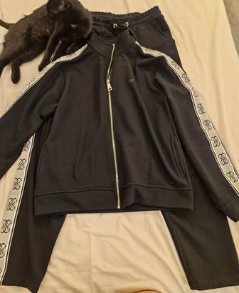 костюм Guess