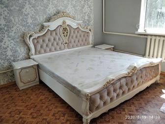 Продам спальный гарнитуру (комод, зеркало, кровать, тумба 2 шт