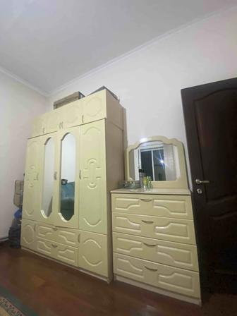 Продам спальный гарнитур б/у