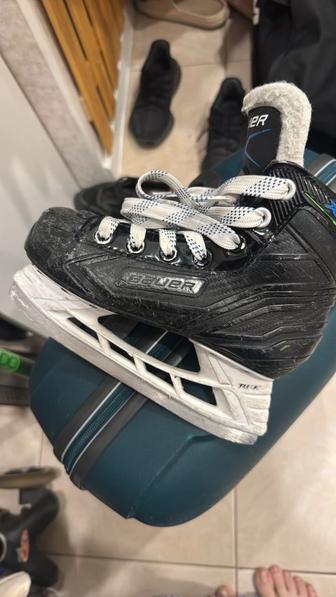Продам коньки детские Bauer
