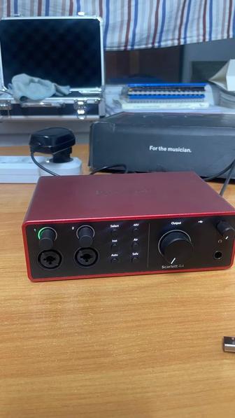 Звуковая карта Focusrite Scarlett
414 (4th Gen)