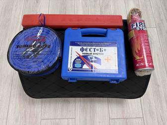 Продам аптечку, аварийный знак, буксировочный трос, органайзер.