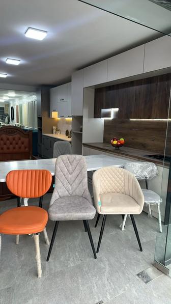 Стол и стулья на скидке