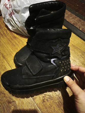 Срочно продам зимнюю ботинку