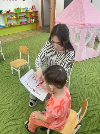 Воспитатель