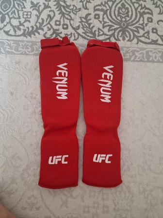 Продам почти новые боксерские перчатки [ММА] Venom и футы