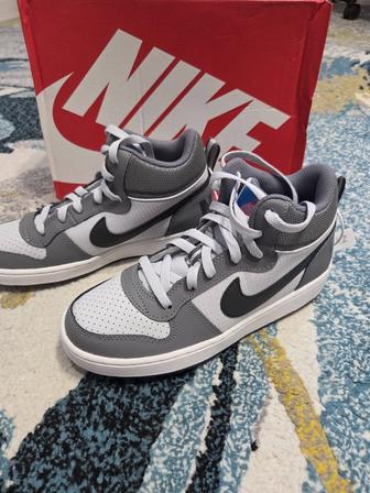 Кроссовки Nike оригинал 37 размера