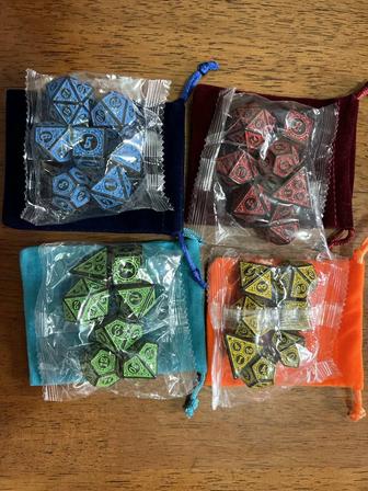 Наборы игральных костей для настольных игр (DND, Pathfinder и др.) (Дайсы)