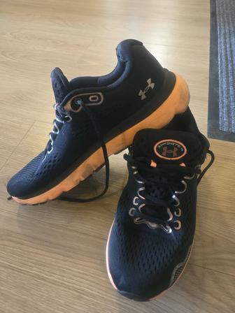 Продам кроссовки Under Armour