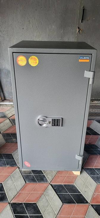 Огнестойкий,взломостойкий сейф