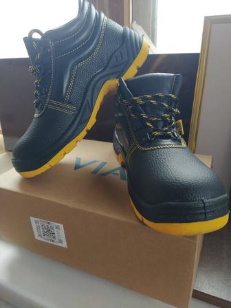 Обувь мужская из натуральной кожи.