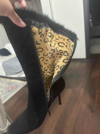 Осенние замшевые сапоги и ботинки Stradivarius