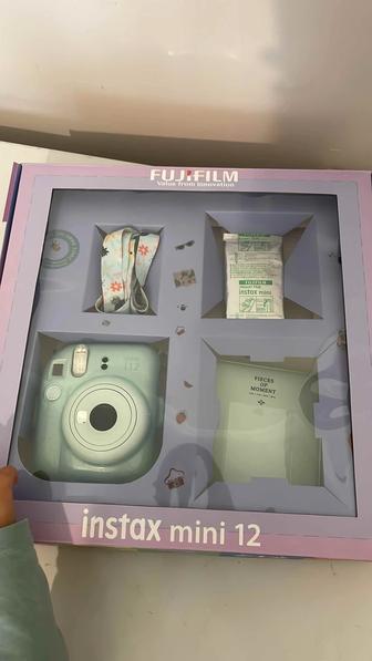 Срочно продам instax mini 12 новый