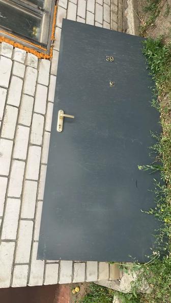 Продам железную дверь входную