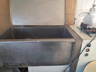 Продам тестомес, дежа из нержавеющей стали на колесах, в количестве 2 штук