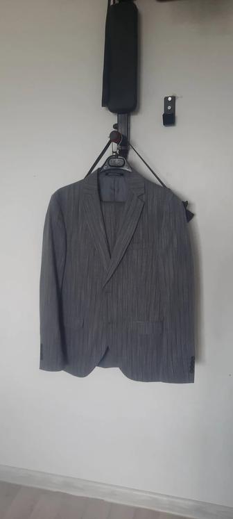 Продам б/у костюм