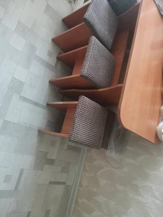 Продам стол кухонный